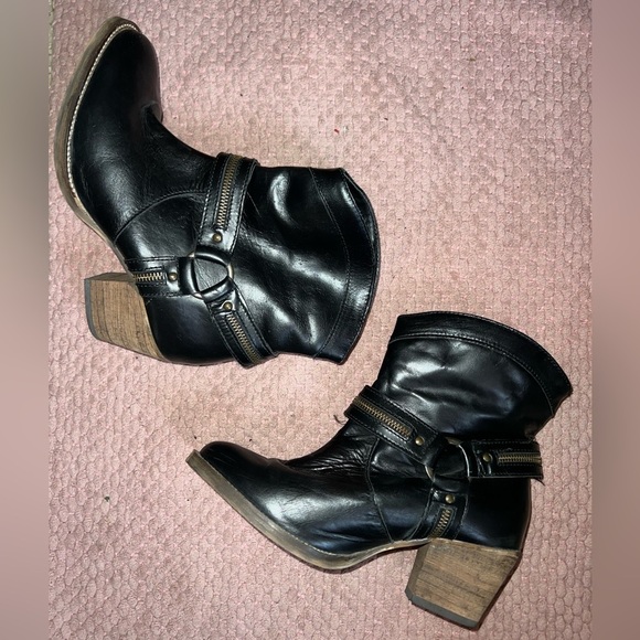 DINGO Black leather belted boots 8.5​ - Picture 1 of 9